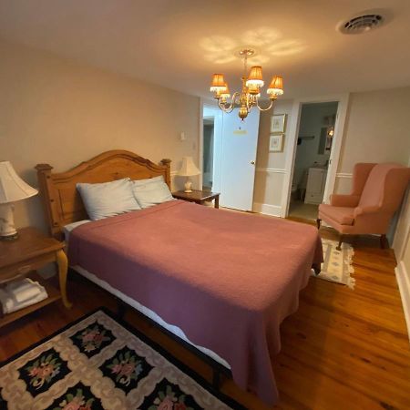 Отель Historic Rosemont Manor Berryville Экстерьер фото