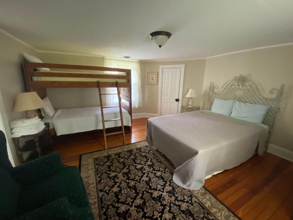 Отель Historic Rosemont Manor Berryville Экстерьер фото
