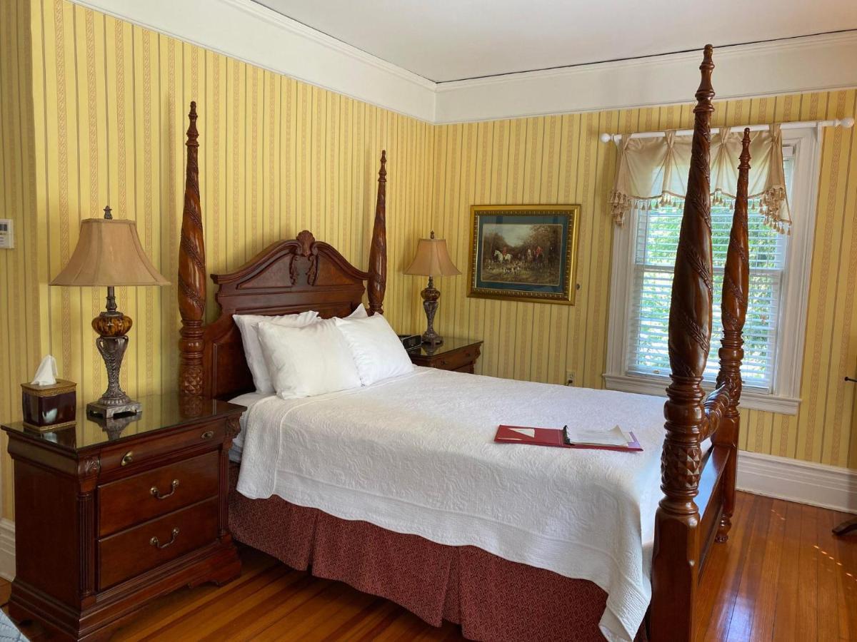 Отель Historic Rosemont Manor Berryville Экстерьер фото